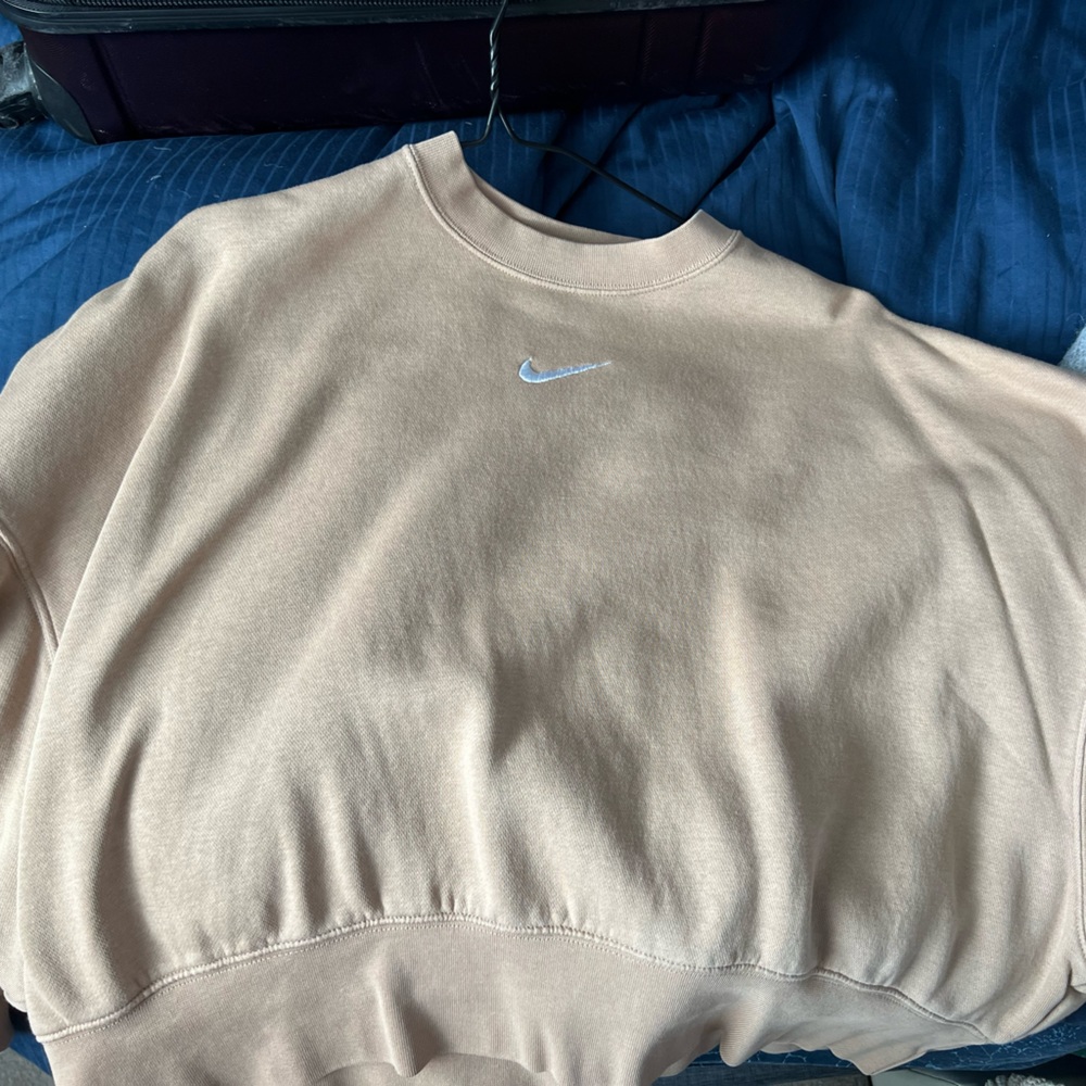Nike essential crew neck sweater